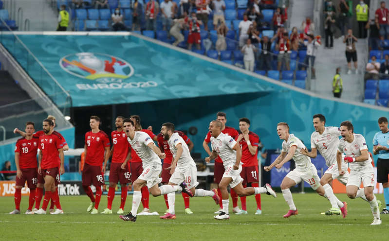 "ทีมชาติสเปน" ดวลจุดโทษเอาชนะ "ทีมชาติสวิตเซอร์แลนด์" ไปได้ด้วยสกอร์ 3-1 หลังจากที่ในเวลา 120 นาที เสมอกันไป 1-1 ทำให้ทัพกระทิงดุ เข้าไปสู่รอบรองชนะเลิศได้สำเร็จ